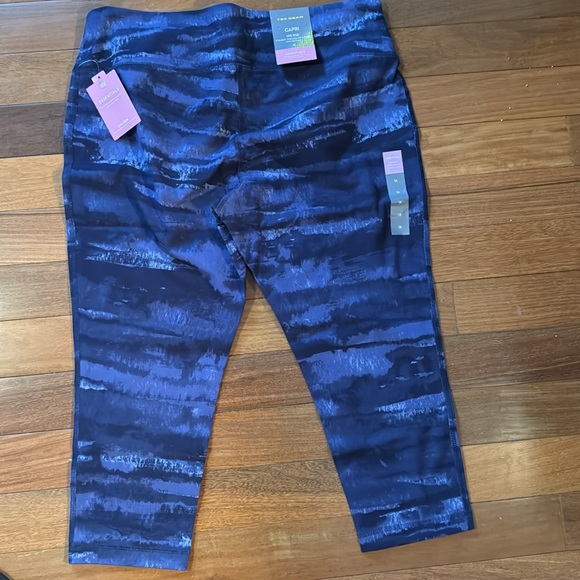 Womans Tek gear 1x nwt mid rise essentials capri - Picture 6 of 14